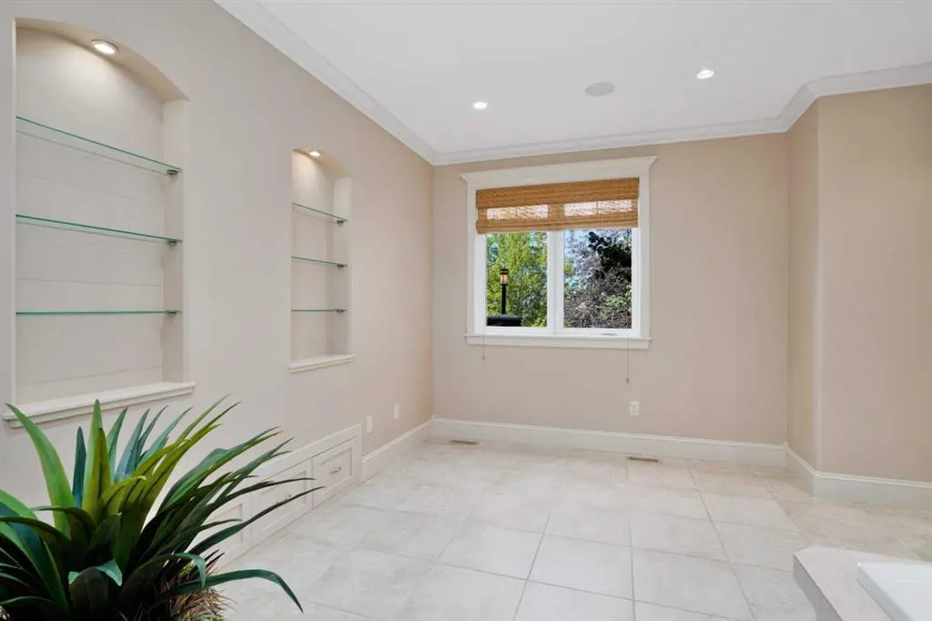107 Alexander Crescent