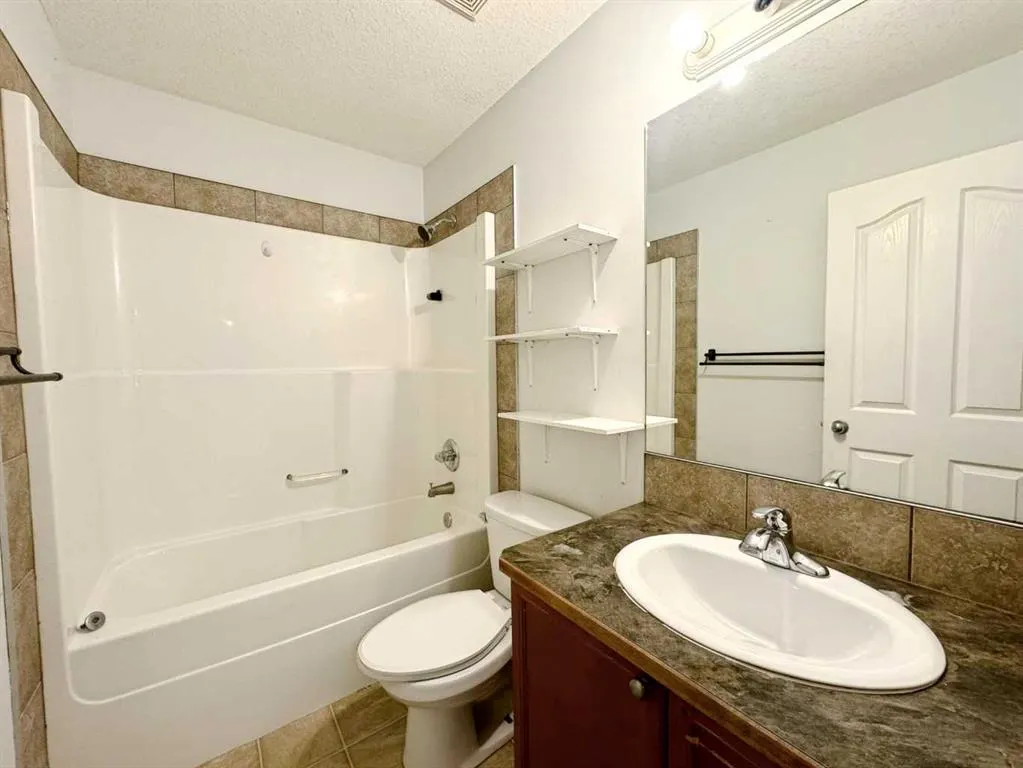 262 Luxstone Road SW