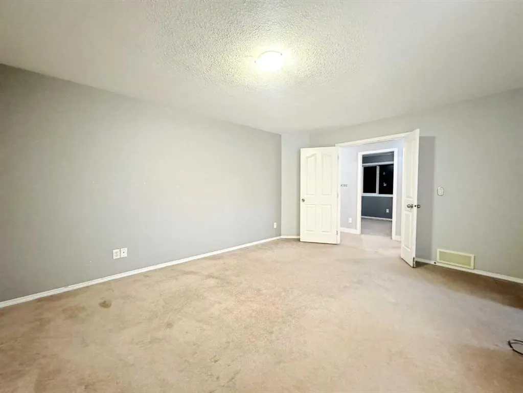 262 Luxstone Road SW