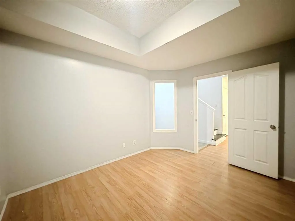 262 Luxstone Road SW