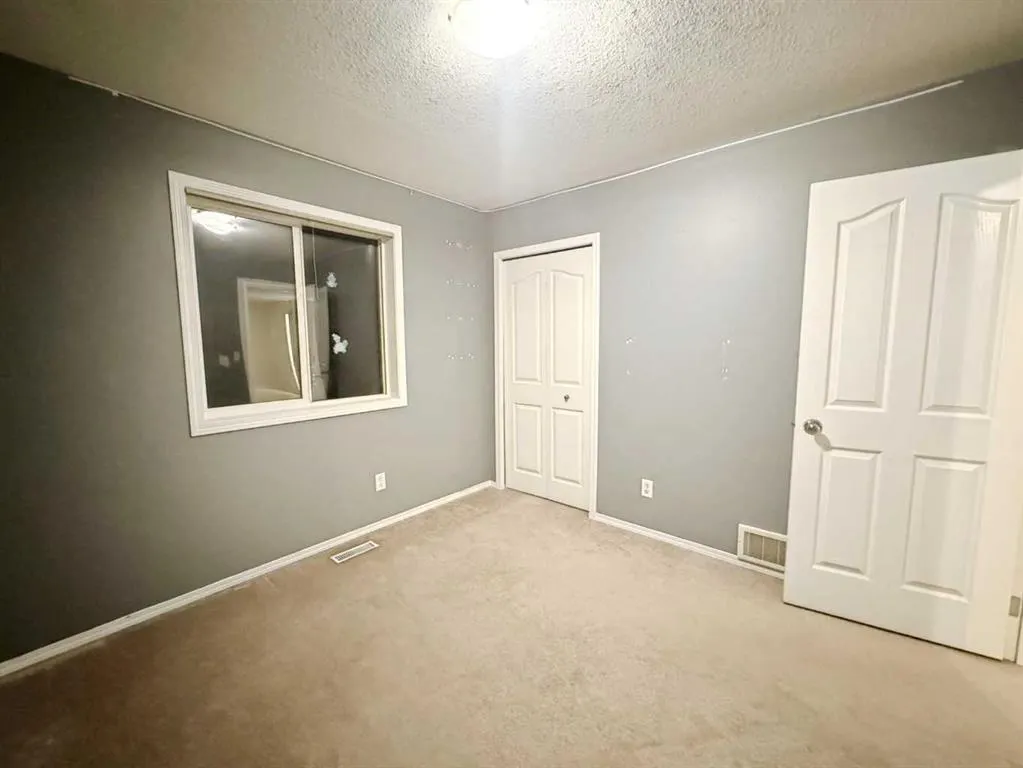 262 Luxstone Road SW