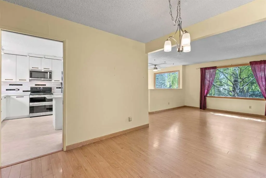 210 Dalgleish Bay NW