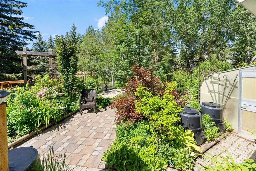 210 Dalgleish Bay NW