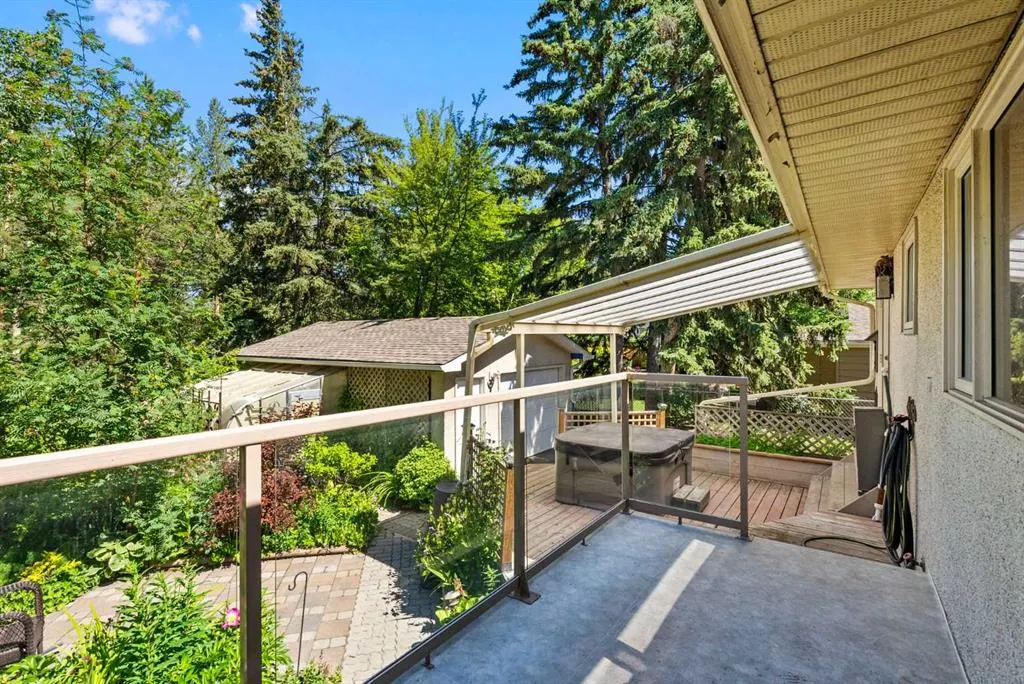 210 Dalgleish Bay NW