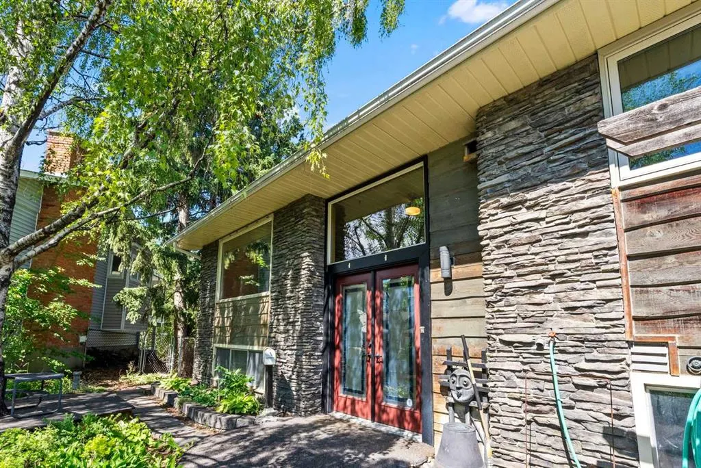 210 Dalgleish Bay NW