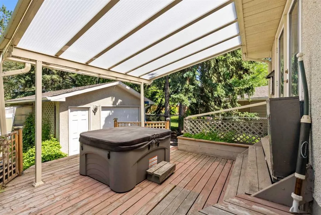 210 Dalgleish Bay NW