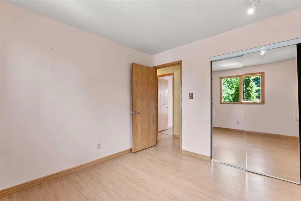 210 Dalgleish Bay NW