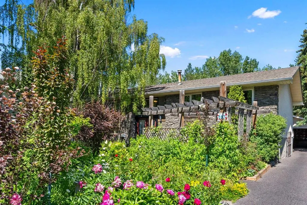 210 Dalgleish Bay NW