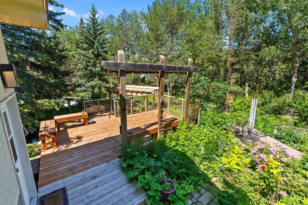 210 Dalgleish Bay NW