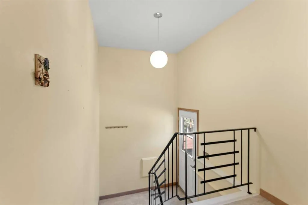 210 Dalgleish Bay NW
