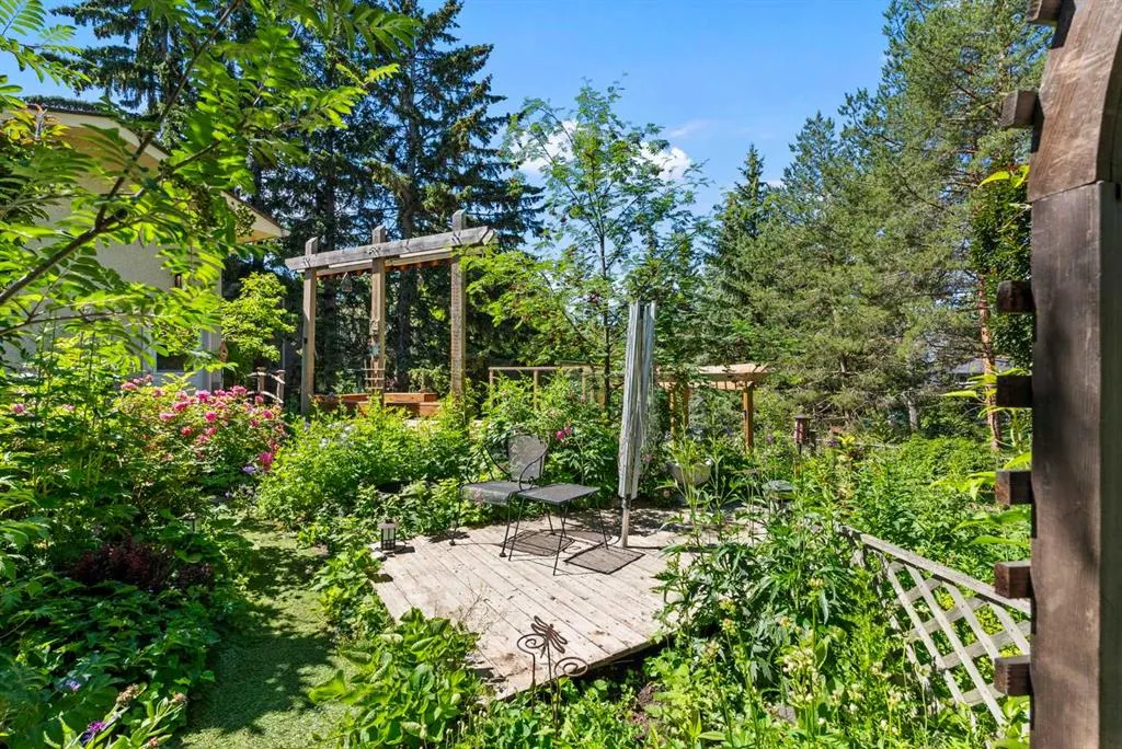 210 Dalgleish Bay NW