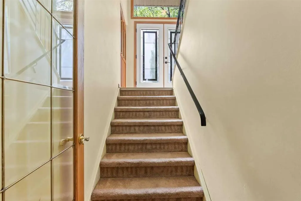 210 Dalgleish Bay NW