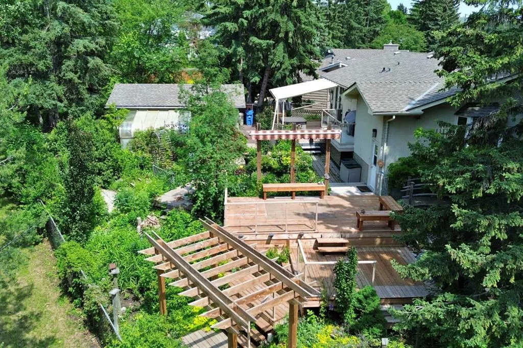 210 Dalgleish Bay NW