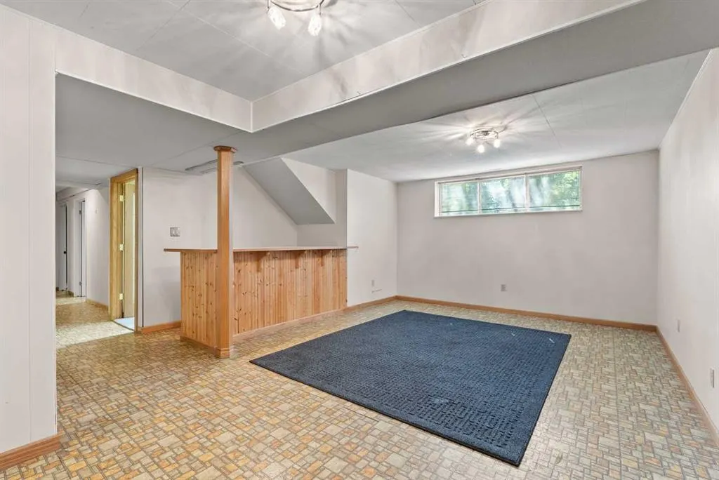 210 Dalgleish Bay NW