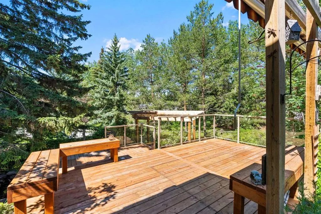 210 Dalgleish Bay NW