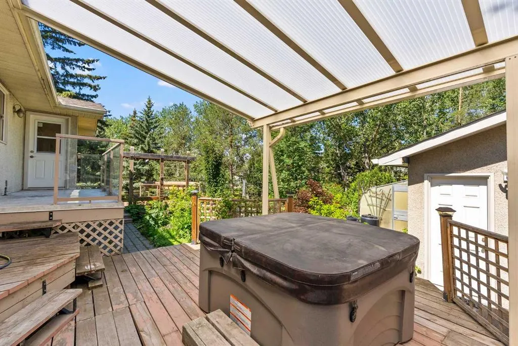 210 Dalgleish Bay NW