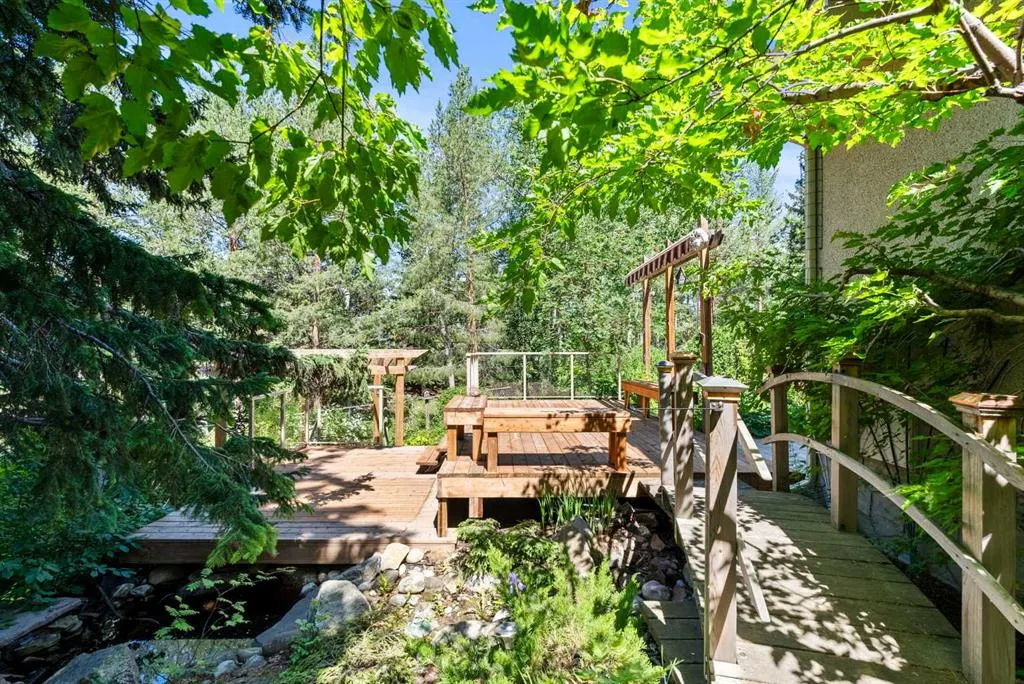 210 Dalgleish Bay NW