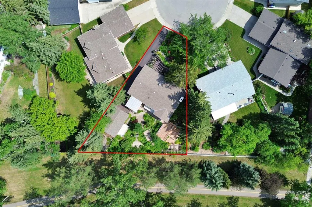 210 Dalgleish Bay NW