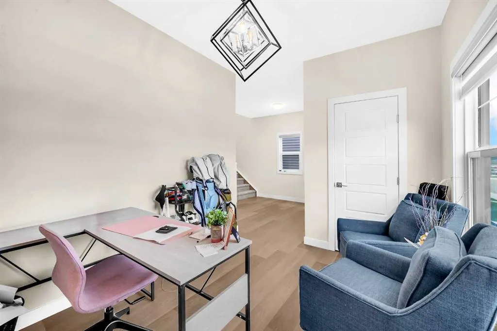 101 Midtown Close SW