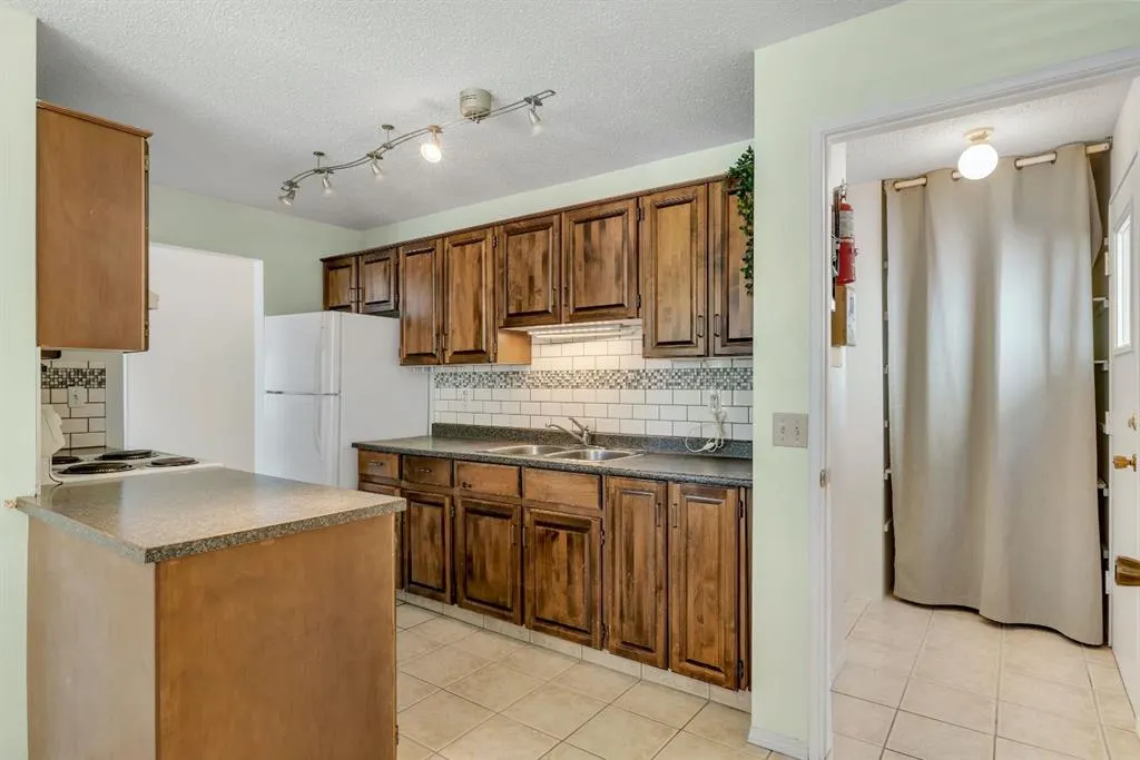 127 Falshire Way NE