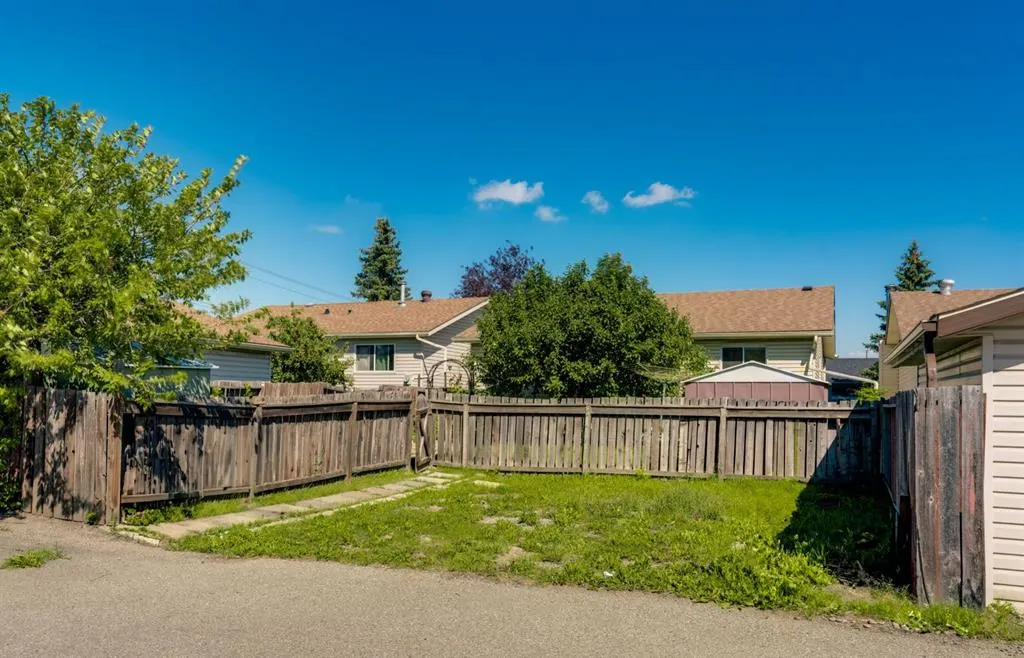 127 Falshire Way NE