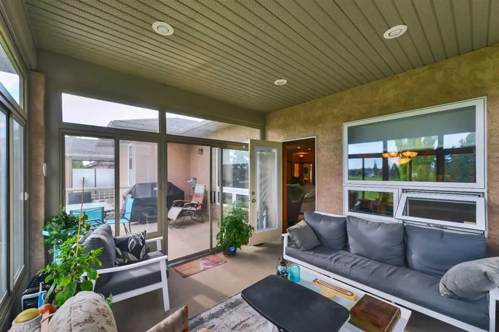 160 Daniel Crescent