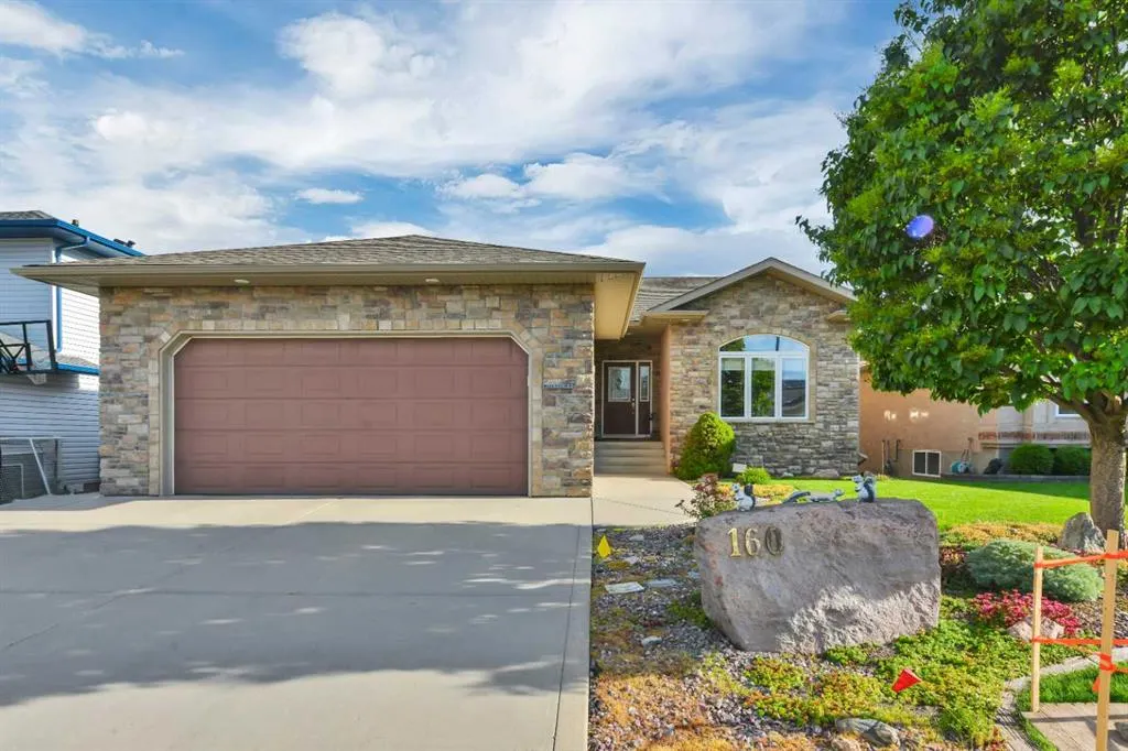 160 Daniel Crescent