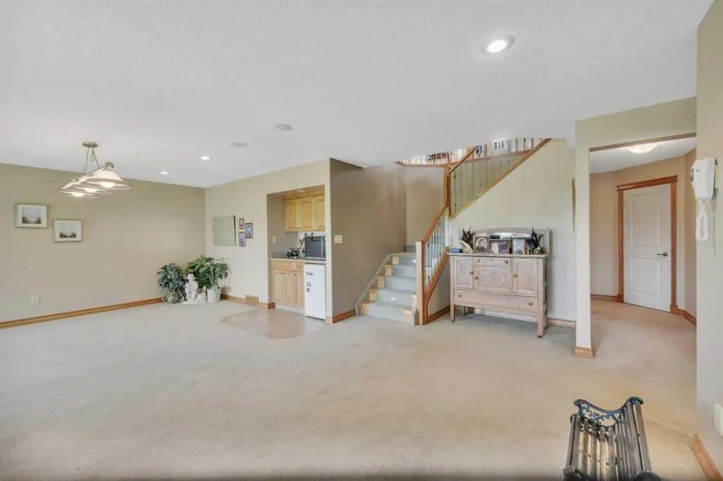 160 Daniel Crescent