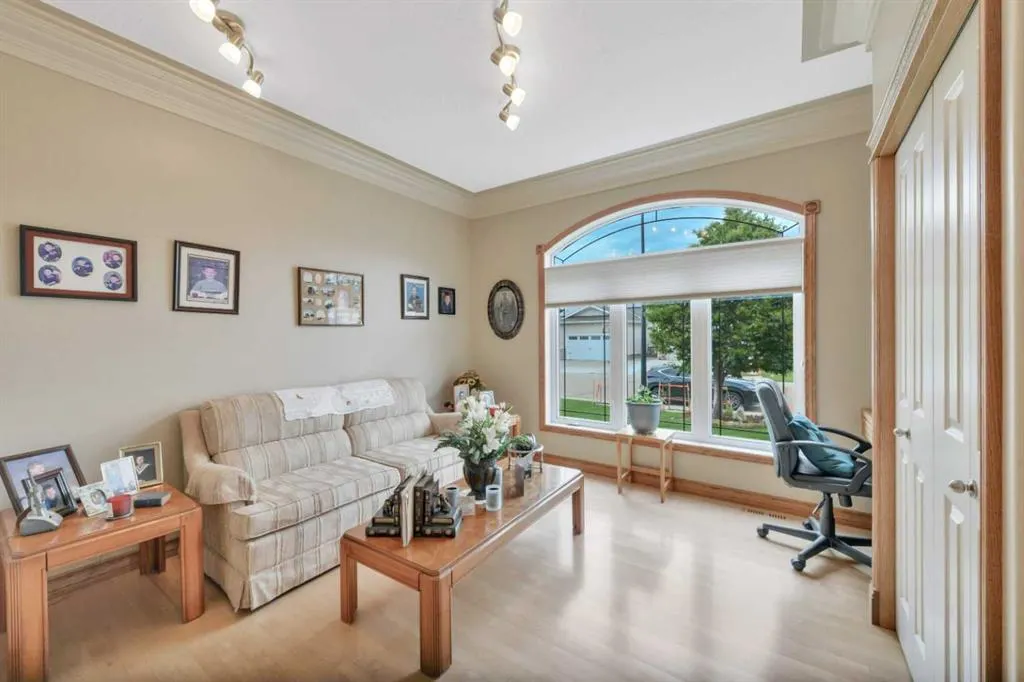 160 Daniel Crescent