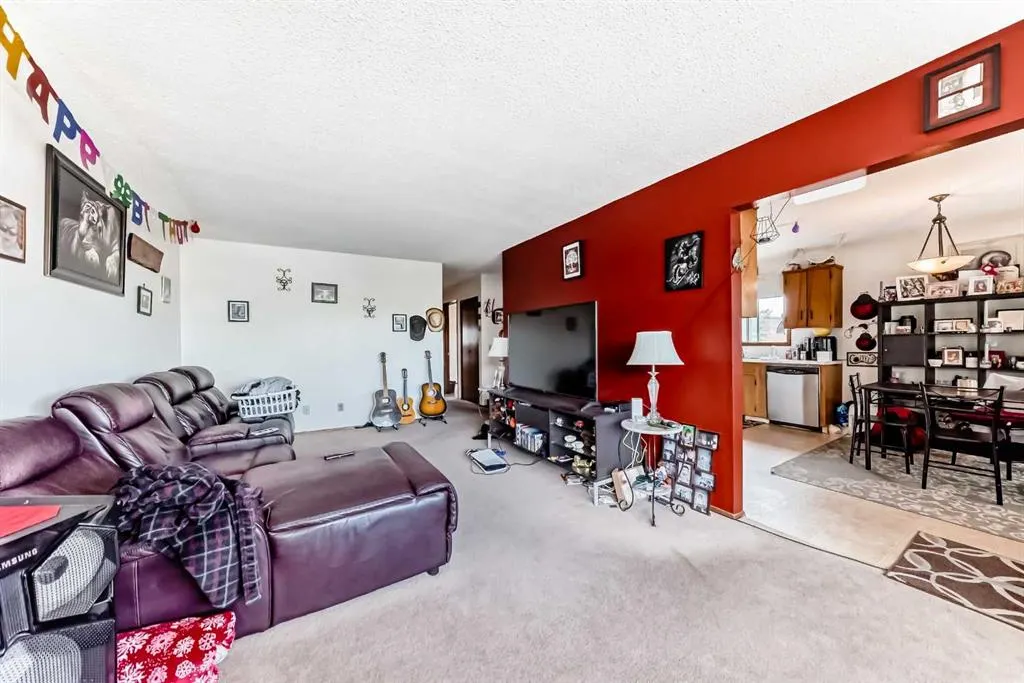 6203 Rundlehorn Drive NE