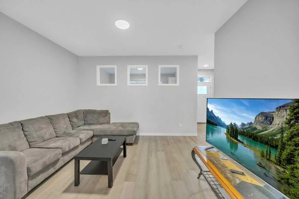 227 Cornerbrook Road NE
