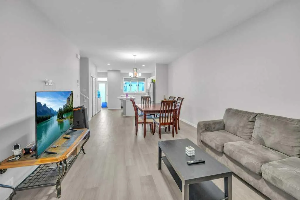 227 Cornerbrook Road NE