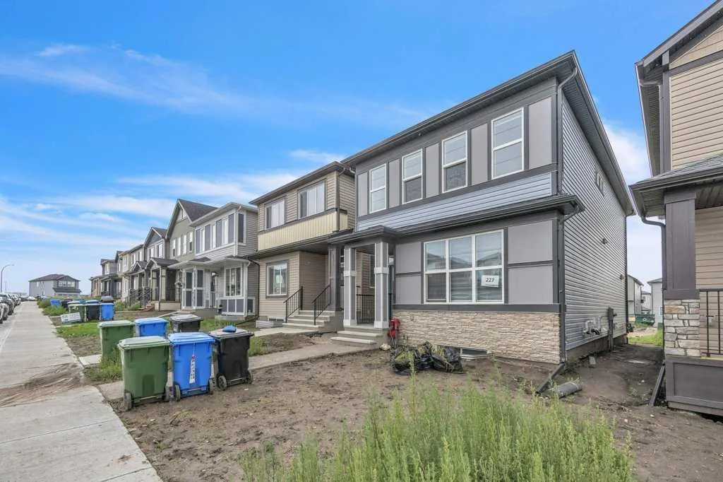 227 Cornerbrook Road NE