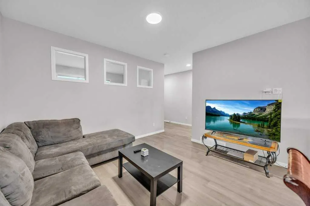 227 Cornerbrook Road NE