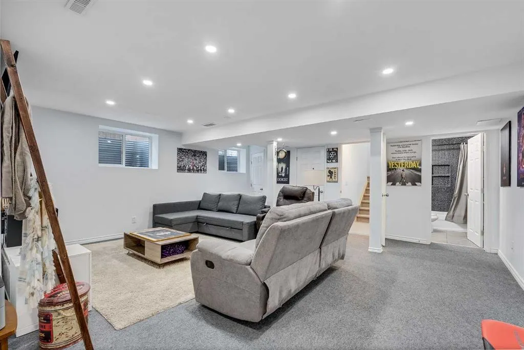 135 Sage Valley Circle NW