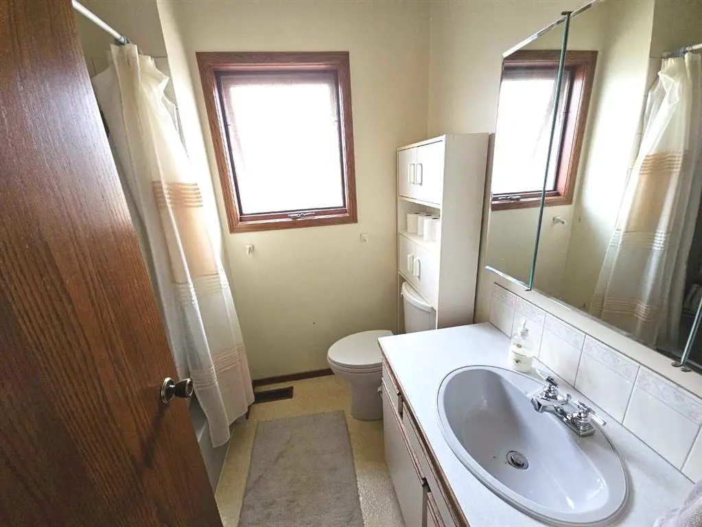 125 Sherwood Place W