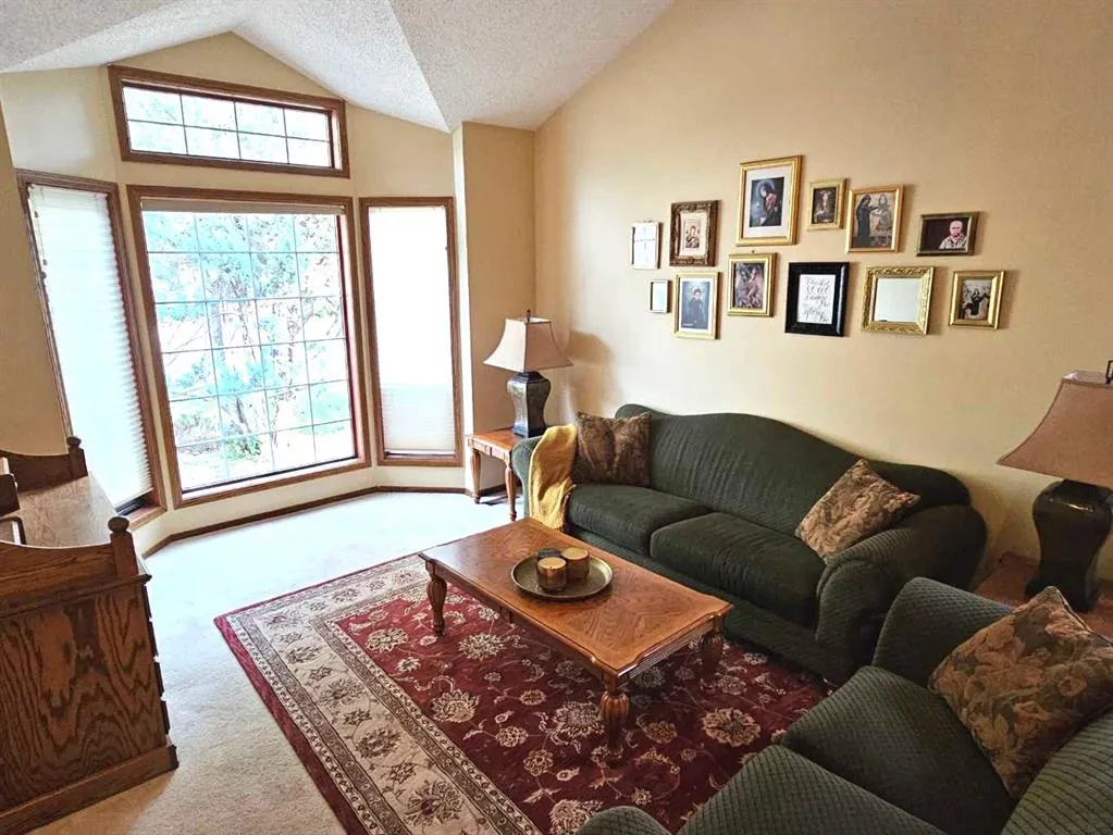 125 Sherwood Place W