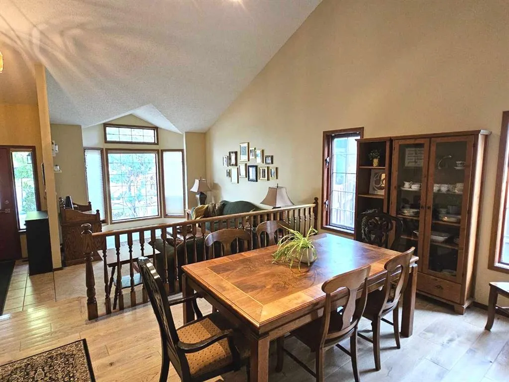 125 Sherwood Place W