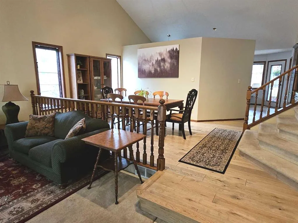 125 Sherwood Place W