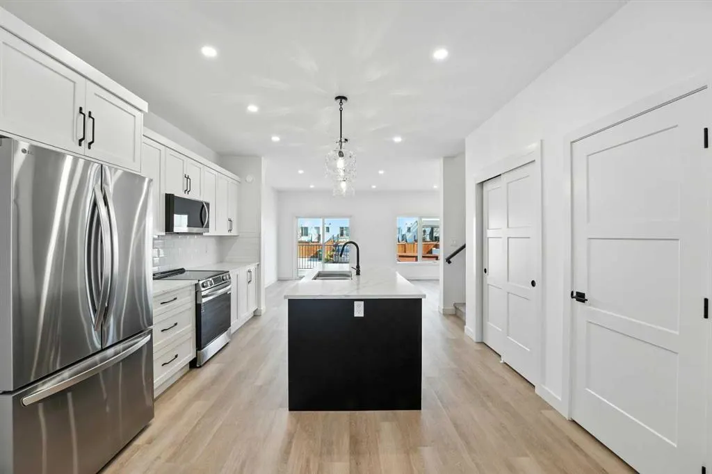 42 Earl Close