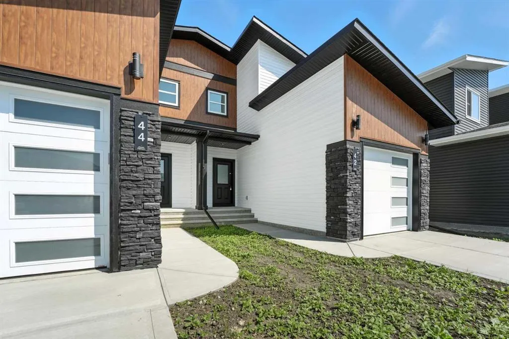 42 Earl Close
