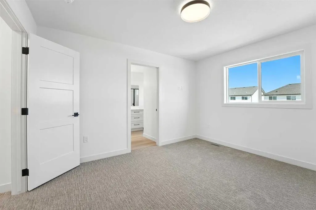 42 Earl Close
