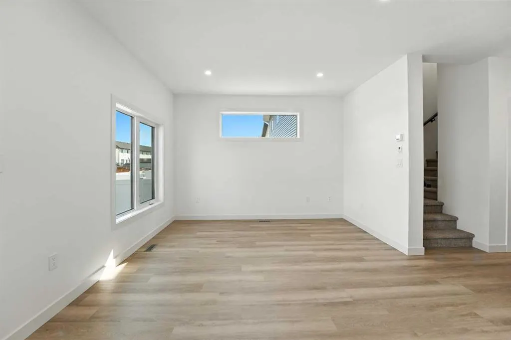 42 Earl Close