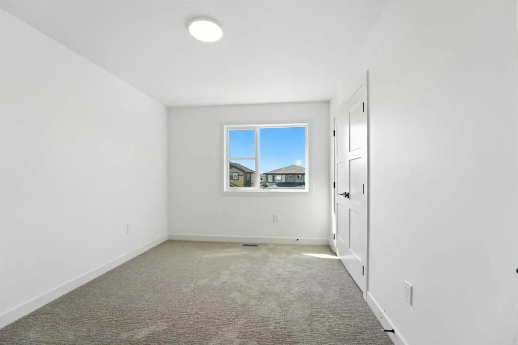 42 Earl Close