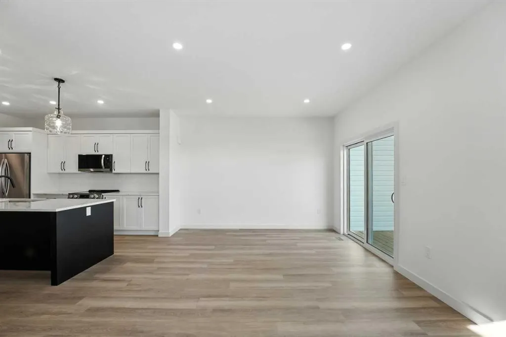 42 Earl Close