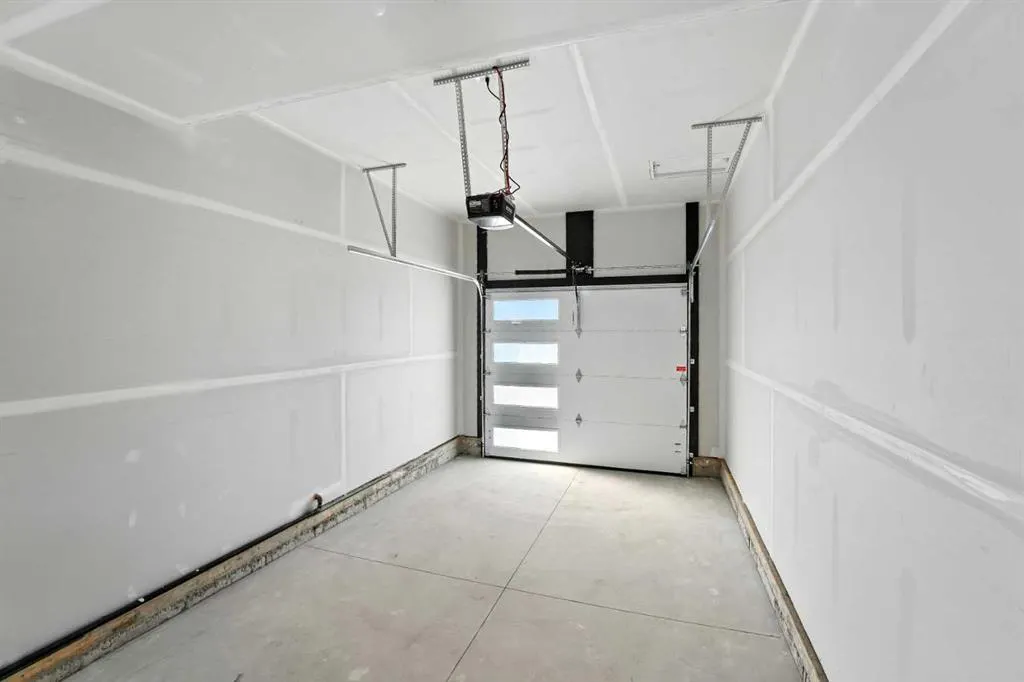 42 Earl Close