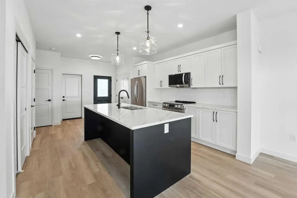 42 Earl Close