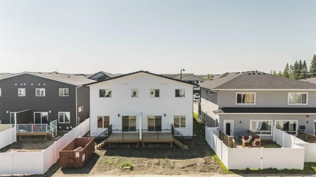 42 Earl Close