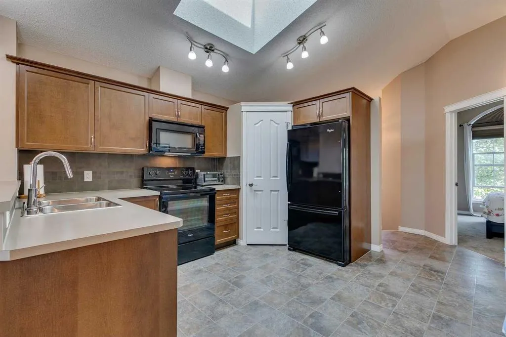 255 Cranford Close SE