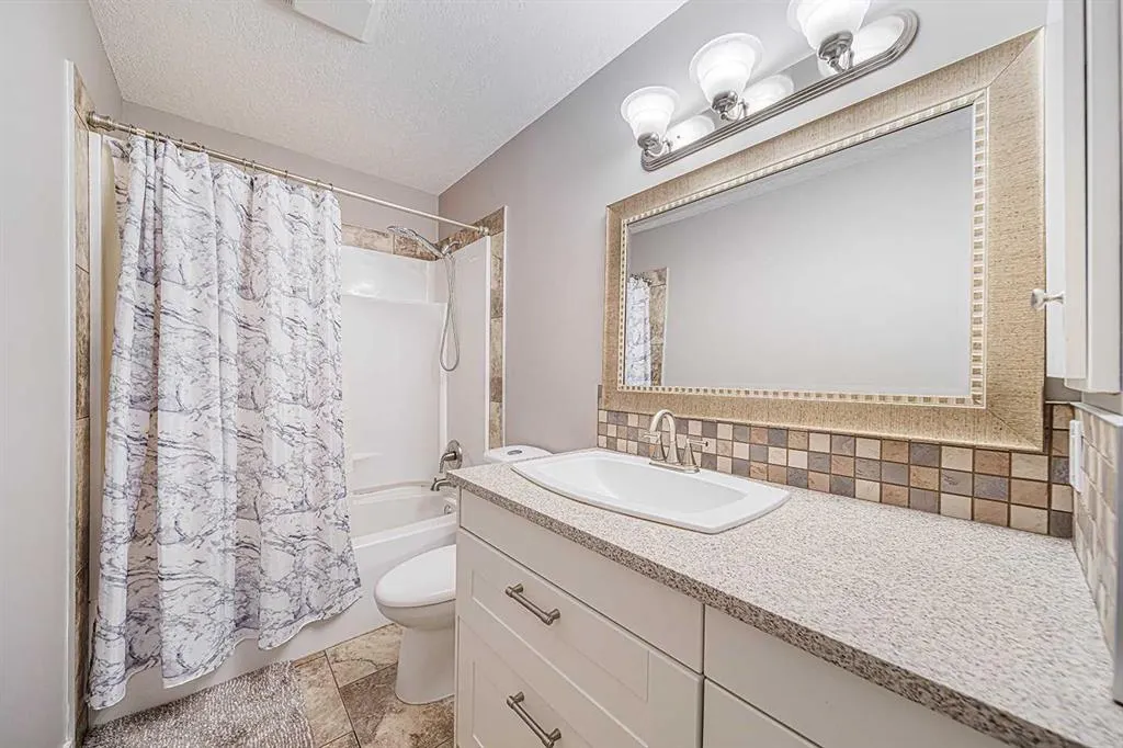 104 Hawktree Green NW